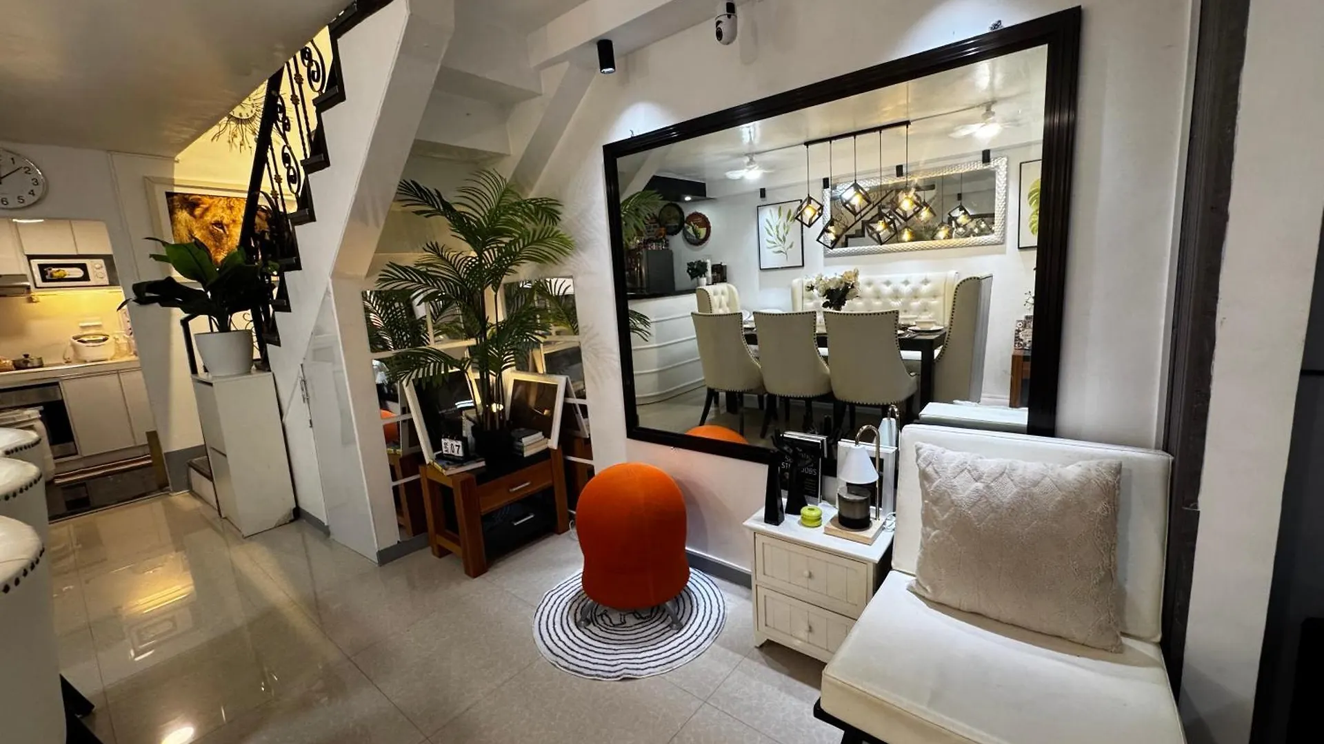 アンヘレス The White Haven In Clark Entire Houseヴィラ 0*,  フィリピン